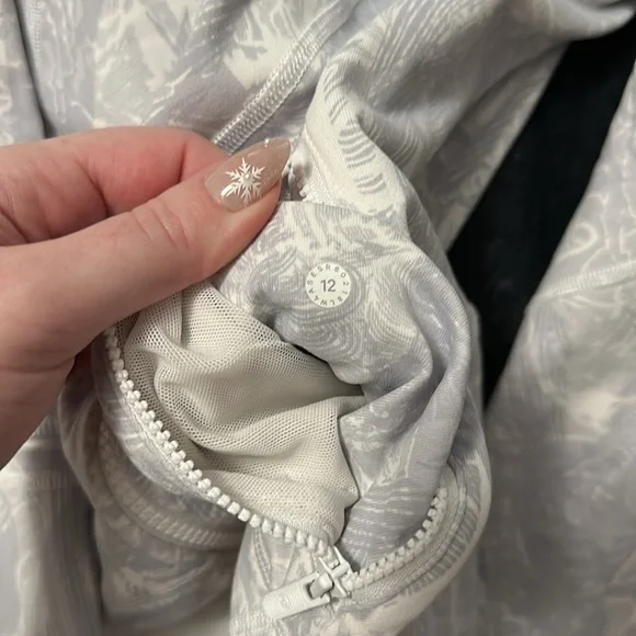 Like New! Lululemon Define Jacket - Picture 4 of 5